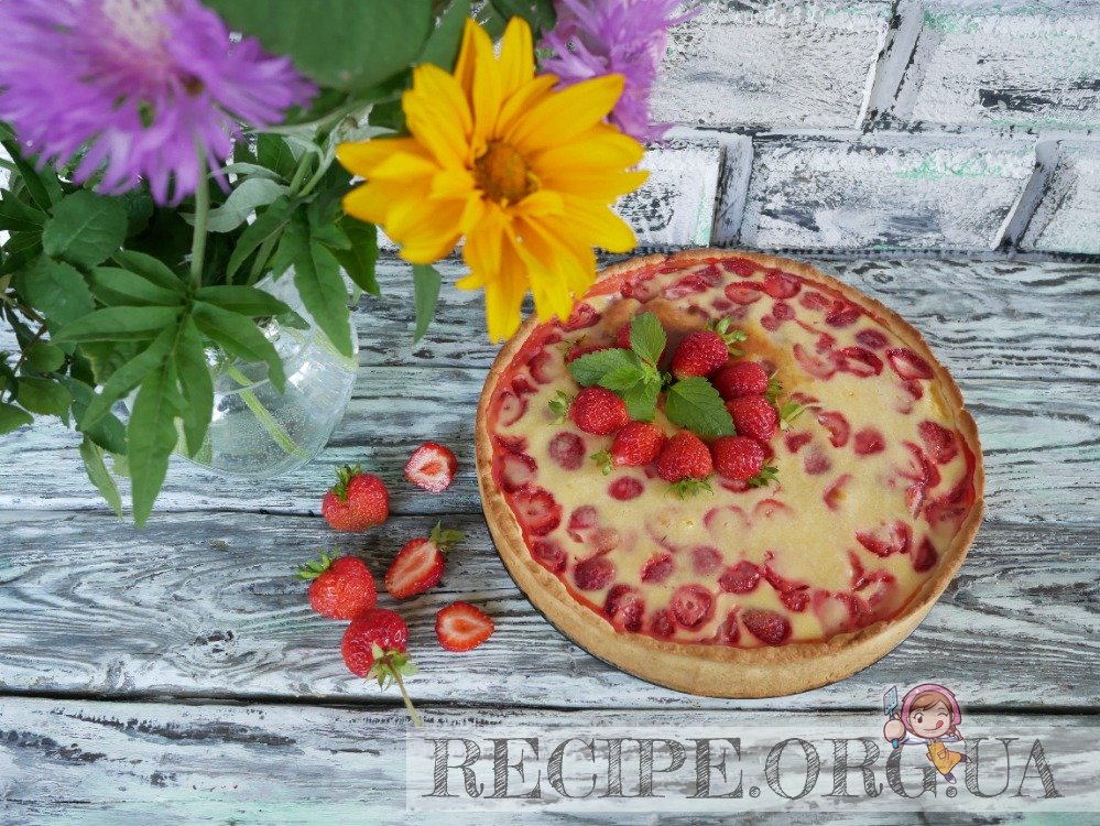 Рецепт Пирог из клубники с кремовой заливкой с фото