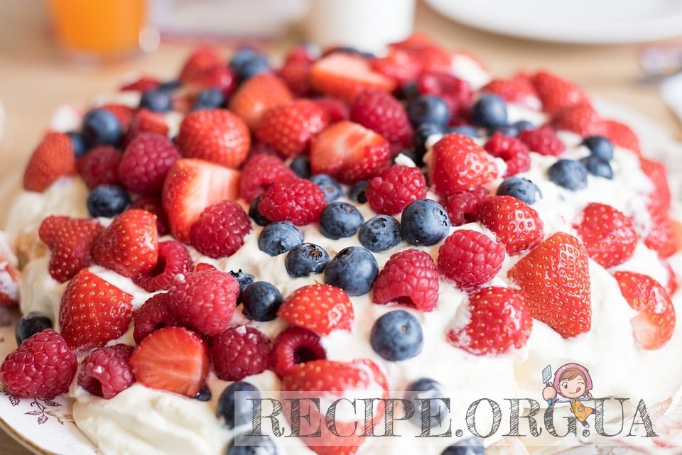 Рецепт Десерт из ягод и сливок с фото