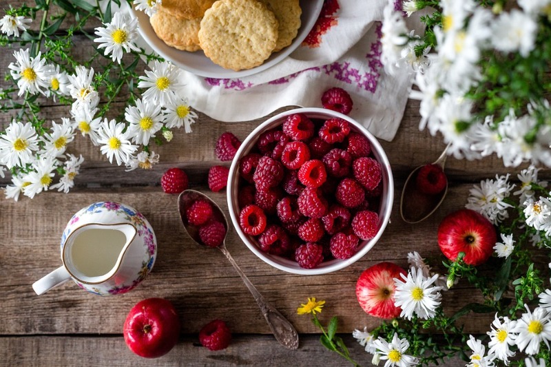 Малина - ягода здоровья: польза и применение в кулинарии