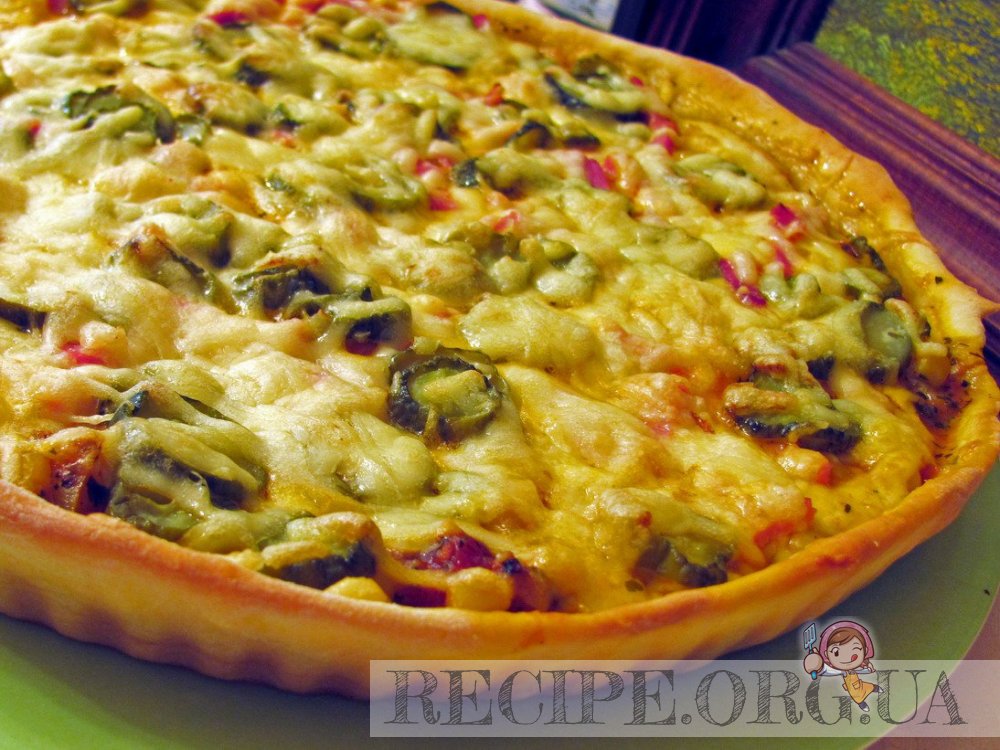 Рецепт Пицца с курицей, ветчиной и огурчиками с фото