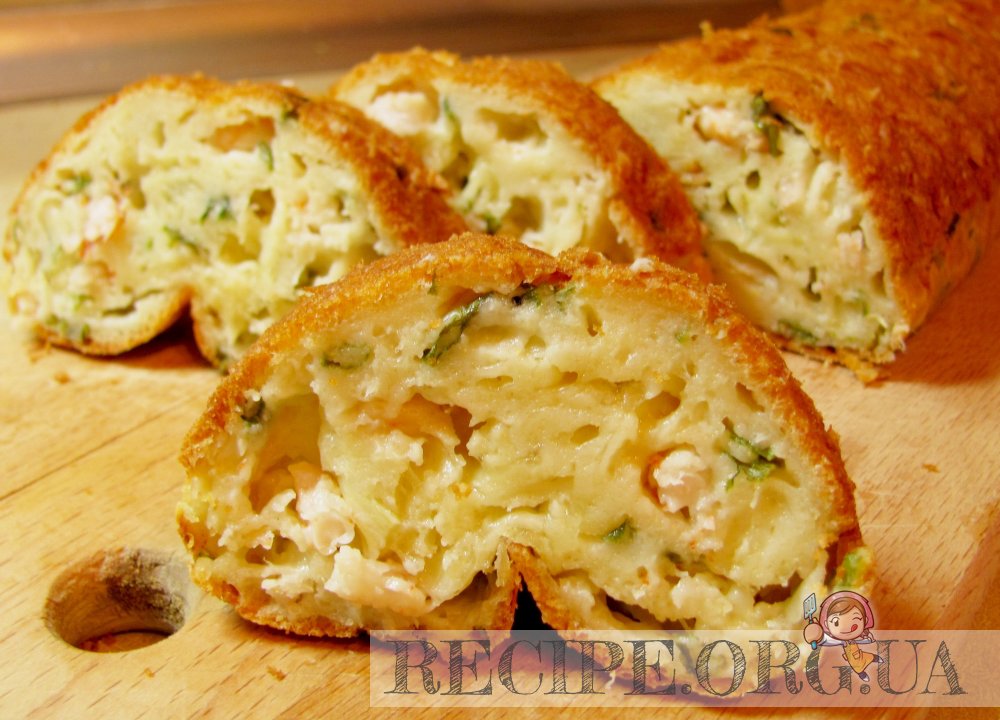 Яично-сырный пирог с креветками и зеленым луком