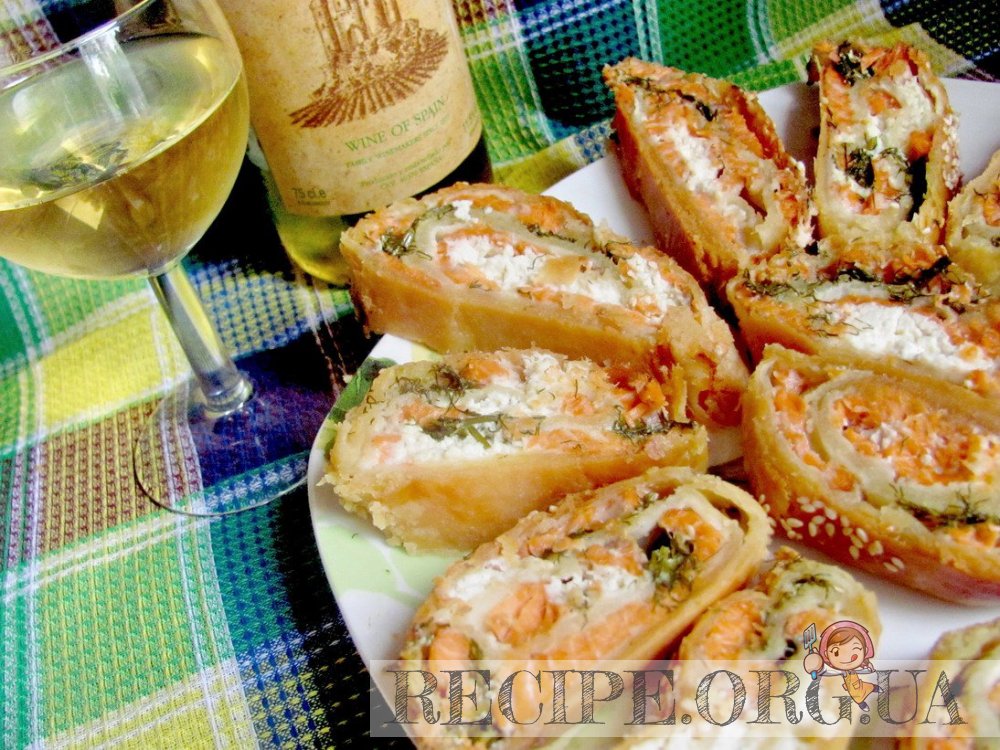 Рецепт Рулет из лосося с сыром и зеленым маслом с фото