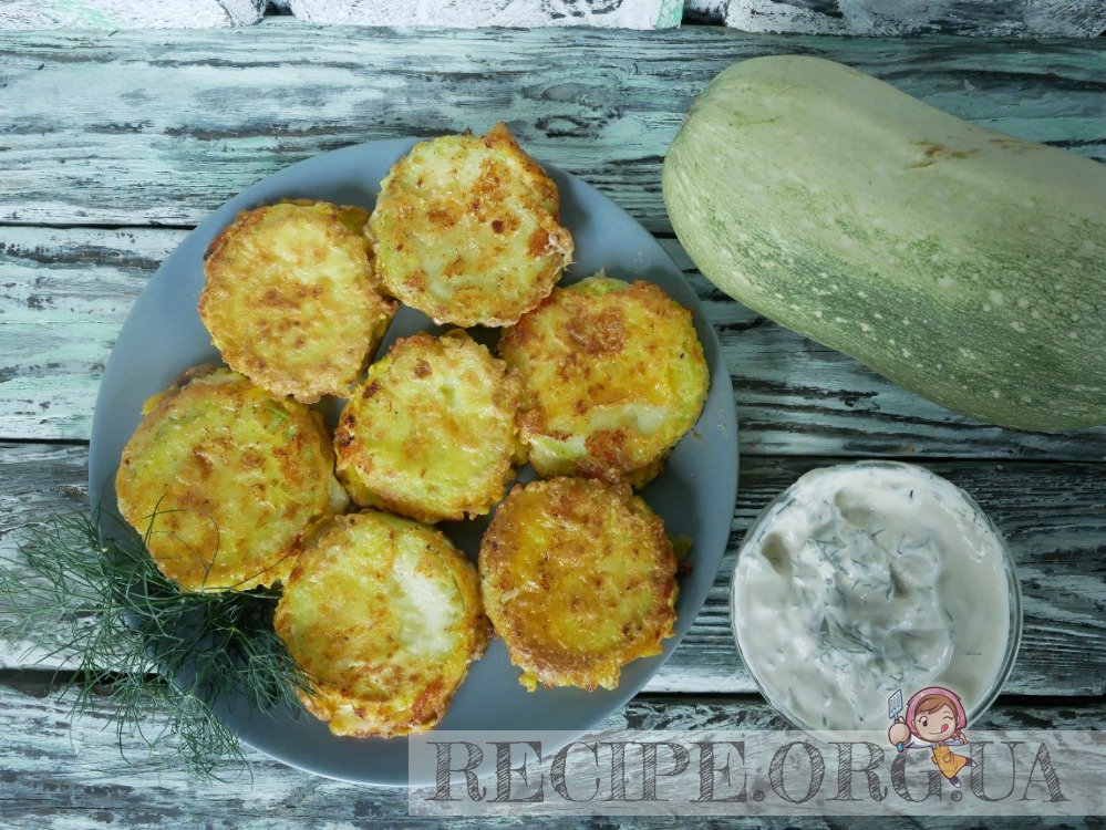 Рецепт Кабачки в кляре с сырной начинкой и чесночным соусом с фото