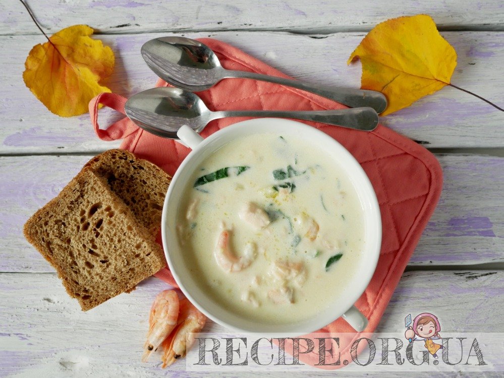 Рецепт Суп с сёмгой, шпинатом и креветками с фото