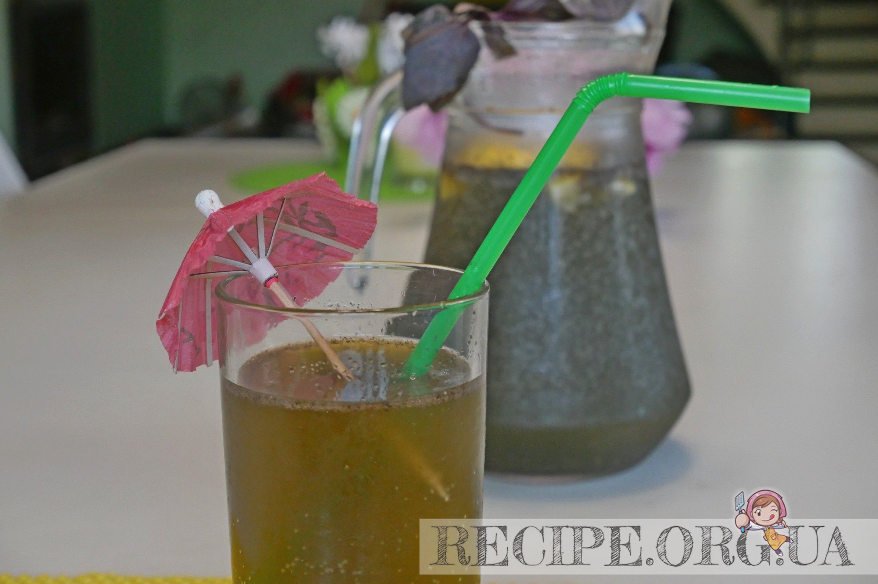 Рецепт Лимонад в домашних условиях из фиолетового базилика и минеральной воды на основе сахарного сиропа с фото