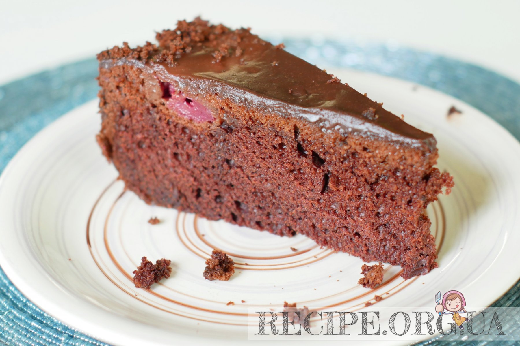 Рецепт Очень простой и быстрый вишневый пирог с шоколадной глазурью с фото