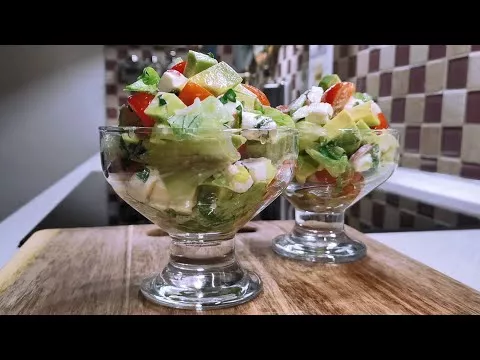 Салат с авокадо и брынзой